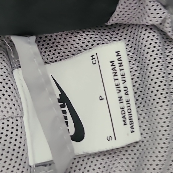 Nike Windrunner Jacket - Picture 2 of 9